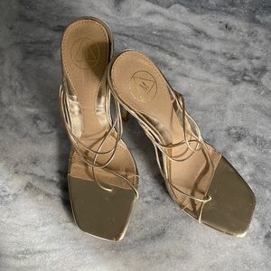 Straps sexy gold heel size 9